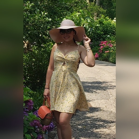 Shein Yellow Floral Mini Sundress with Tie-back and Cutout in Front - Picture 3 of 5